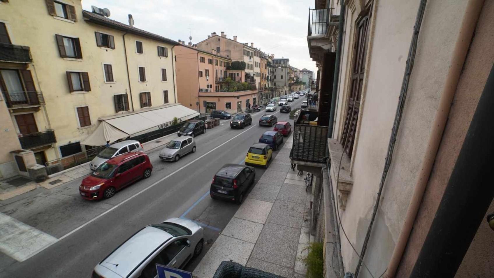 Destiny Home 2 Verona Piazza Isolo Exterior photo